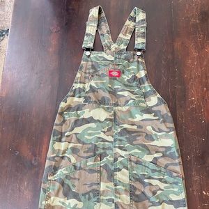 Size small women’s dickies brand camouflage skirt overalls with pockets